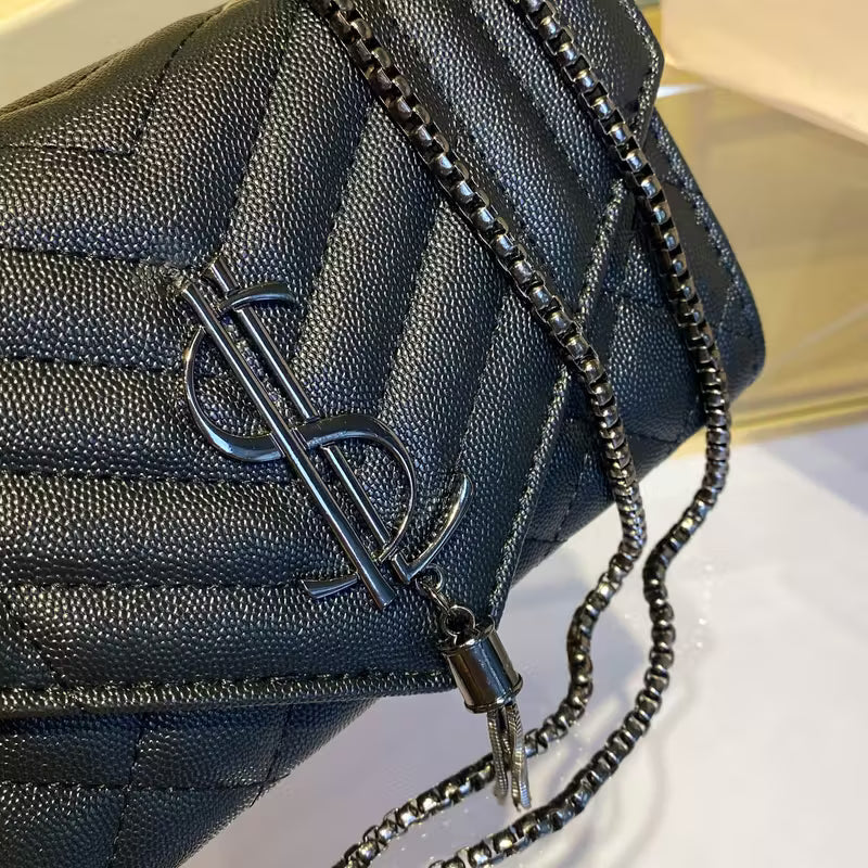 حقيبة كروس بودي RVMT بسلسلة معينية - حقيبة كتف قابلة للتعديل بإغلاق مشبك، مناسبة للمناسبات العادية والمسائية - تفاصيل سلسلة أنيقة و PVC