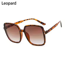 Comfortable sunglasses with lenses that protect against sunlight and humidity.
