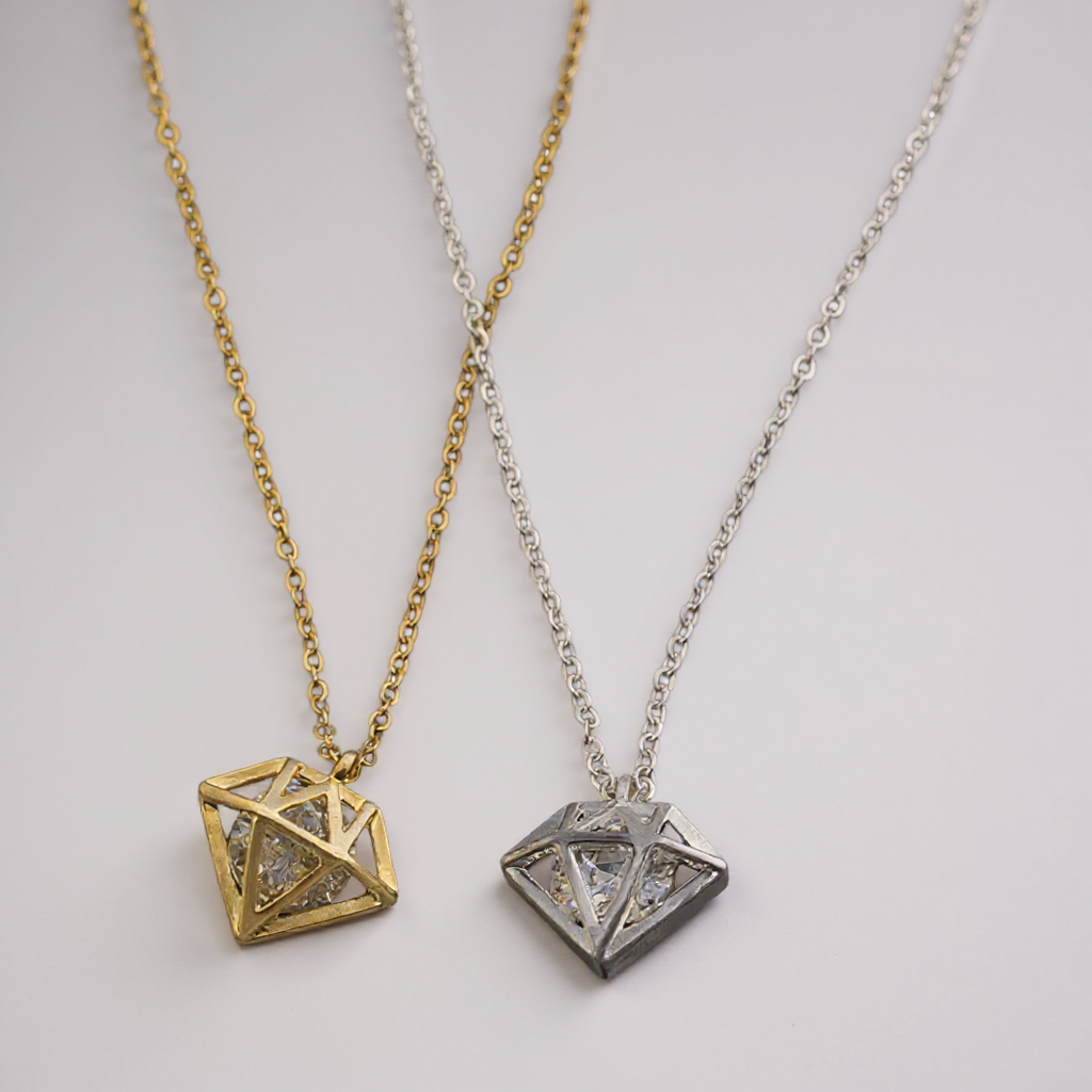 The jewel chain is gold-plated for a lasting color, with a one-year warranty on 18k gold.